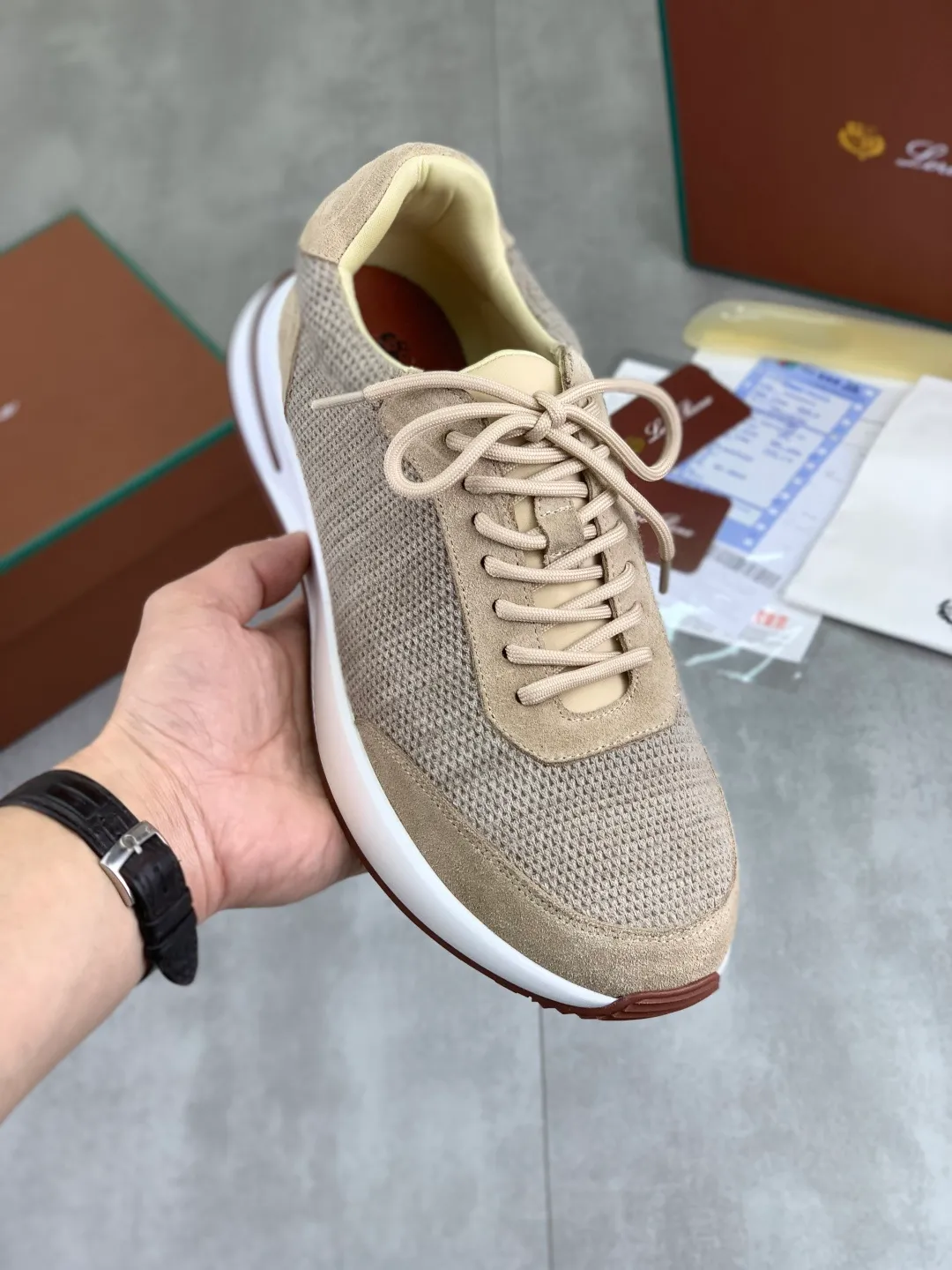 Men's men's shoes 💰P440 New model 💰 The latest casual shoes Loro Piana 💯 Top grade 💯 Buy the original copy 💯 Founded the existing Loro Piana company on April 24, 1924. It is now the sixth generation of family business, providing top quality products to customers who are discerning about taste and quality. Imported original fly woven fabric with cowhide fabric, plain calfskin lining. Hand-sewn thread with cowhide feet. Original packaging. High-end outsole. Size: 38-44 (customized for 45 and 46). 5️⃣ colors available.